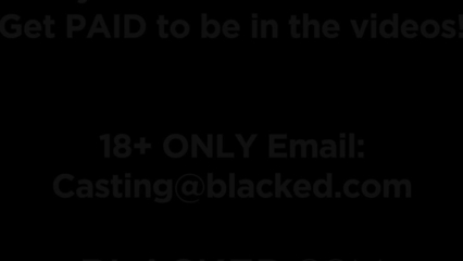 Красотка осуществила свою мечту и попробовала межрассовый мини гэнг бэнг