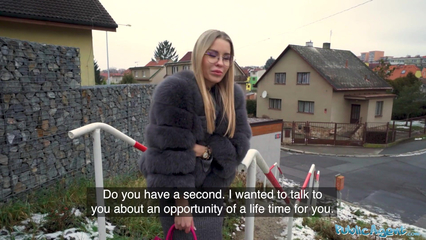 Согласилась отсосать незнакомцу за деньги, чтобы купить новое нижнее белье