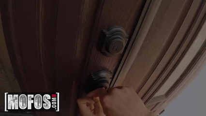 Позвал в гости девчонку, чтобы попробовала на вкус мой член