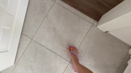 Не смог удержать член в трусах и трахнул грудастую соседку по комнате