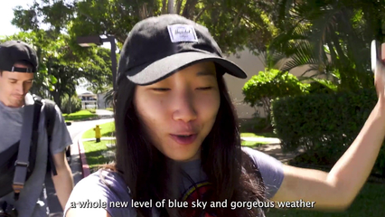 Юная азиатка сосет залупу, пока парень ласкает ее письку в отеле