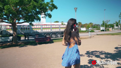 Без труда уговорил незнакомку подрочить и пососать мне член в машине