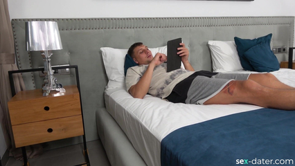 Путем шантажа выебал сводную сестру, найдя ее на порно сайте