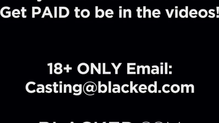 Нагнул раком белую девчонку с красивой задницей и выебал в пизду