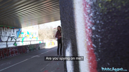 За 5000 тысяч чешских крон юная девчонка отсосала пикаперу на улице