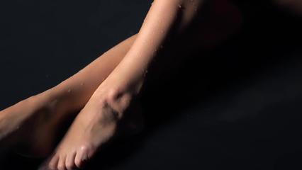 Геймерша сдвинула трусики в сторону и разрешила поиграть с ее киской