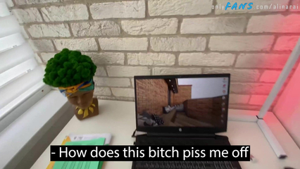 Мачеха отсосала мне член, когда я нашел ее интимные фотки