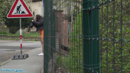 Хватило и 200 евро, чтобы испанка задрала платье и дала в писю