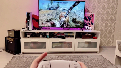 Четырехглазая девчонка минетом отвлекла меня от игры в Skyrim