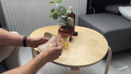 Заплатил двоюродной сестренке, чтобы помогла кончить