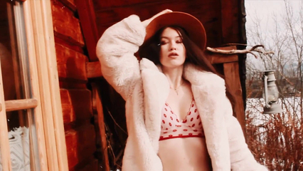 Ублажаю своего парня за то, что привез в хижину в горах