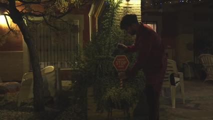 Рождественский секс подарила телка парню, усевшись пиздой ему на лицо