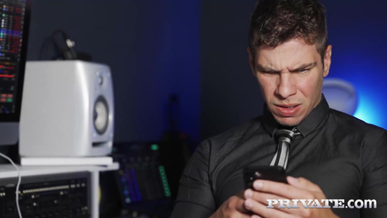 Молодой девчонке и в рот дали, и в волосатую пизду выебали