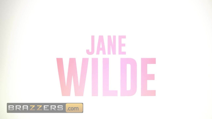 Возбужденные молодые лесбиянки трахаются двухсторонним дилдо