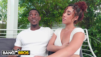 Пуэрториканская падчерица играется с большим черным членом отчима