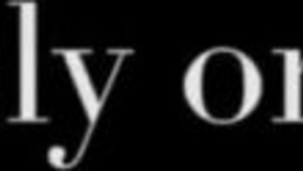 Грудастая блондинка оттопырила красивую попку для ебли в анал