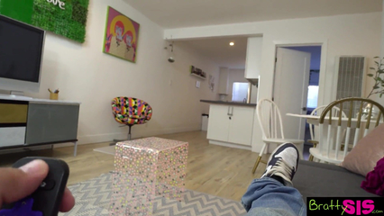 Старший брат трахнул сводную сестру, которая учится на медицинском