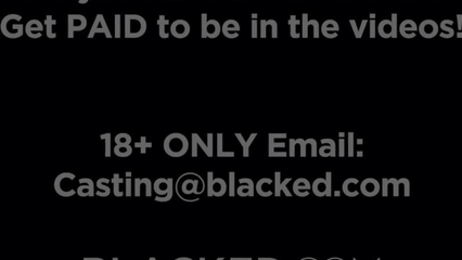 Хуястый негр ебет красивую блондинку в красном белье