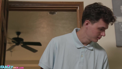 Рыжеволосая мачеха кайфует от секса с молодым пиздюком