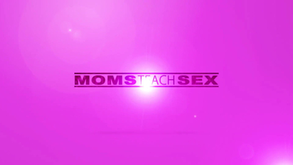 Мать с красивым телом знает, как доставить удовольствие сыну