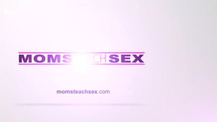 Русская мачеха изменяет мужу с двумя пасынками сразу