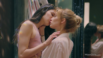 Подружка, а у тебя вкусная киска, можно я еще полижу