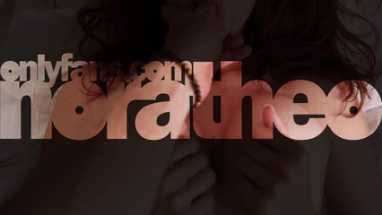 Молодые развратники занимаются сексом на доске для серфинга