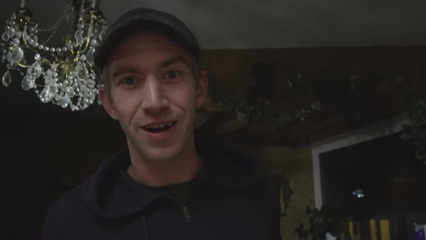 Горячая милфа с большими сиськами оседлала член молодого паренька