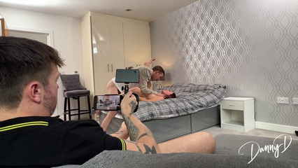 Муж куколд дрочит и снимает на видео, как его жена ебется с любовником