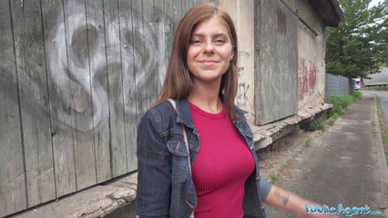 Заплатил молодой незнакомке, чтобы попрыгала на моем члене