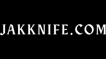 Я трахаю свою соседку по квартире, пока она увлеченно читает книгу