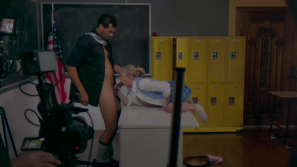 В этой порно подборке трахают красивых молодых телок