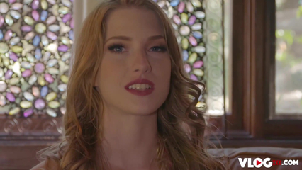 Рыжая модель согласилась на фотосессию и межрассовый секс