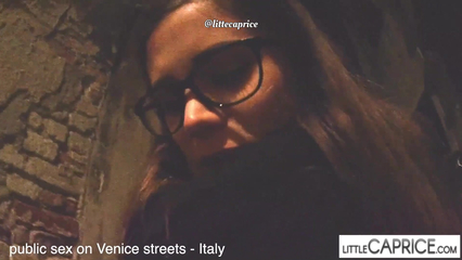 Встретил незнакомку и развел на публичный секс