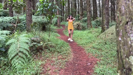 Латинка так плохо себя вела в лесу, что мне пришлось заткнуть ей рот членом