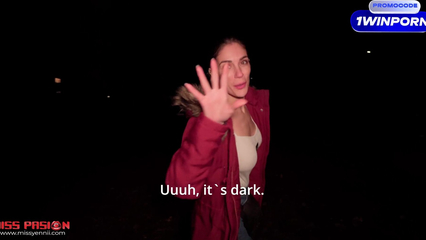 Молодая девка так сильно замерзла, что мне пришлось отогревать её членом