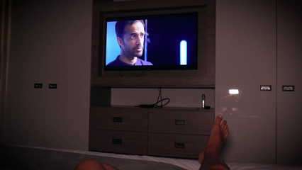 Приемная сестра пришла с вечеринки и захотела поиграть с членом брата