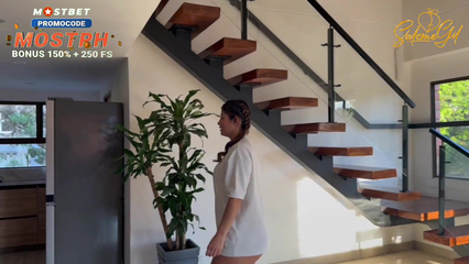 Ахуеть, сводный брат выебал меня на кухне, да и еще в задницу