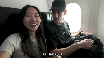 Молодая азиатка сняла секс со своим парнем во время путешествия на юг